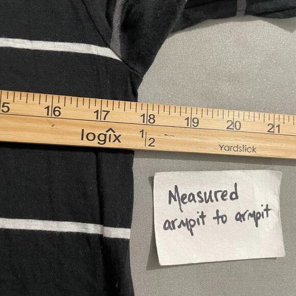 Gap Size Medium Black White Striped Knit Lightweight Tee Top Dark Coastal Prep - Picture 9 of 10